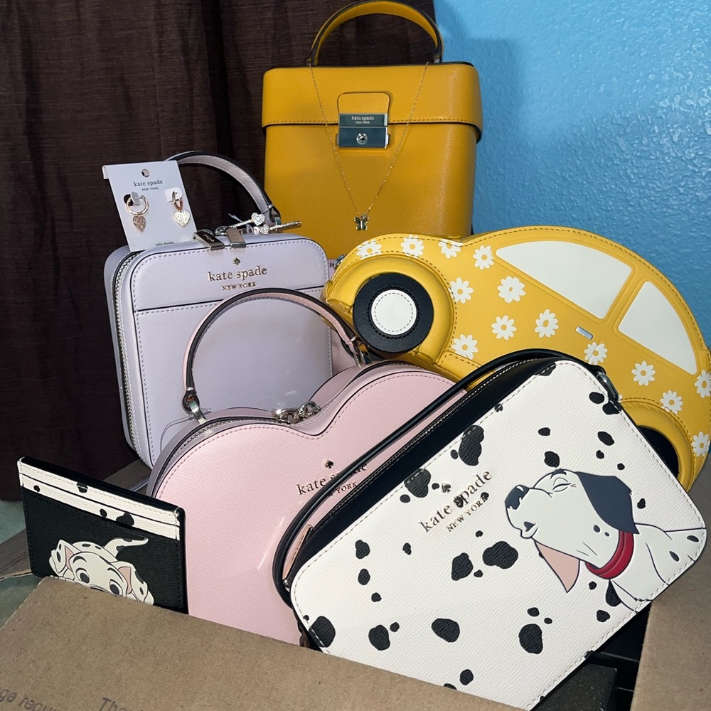 Mystery box you make the price ( is not exactly what the picture shows) i